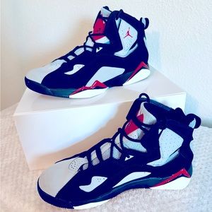 Jordan True Flight Black, Varsity Red, Wolf Grey. Men’s 8.5, excellent pre-loved